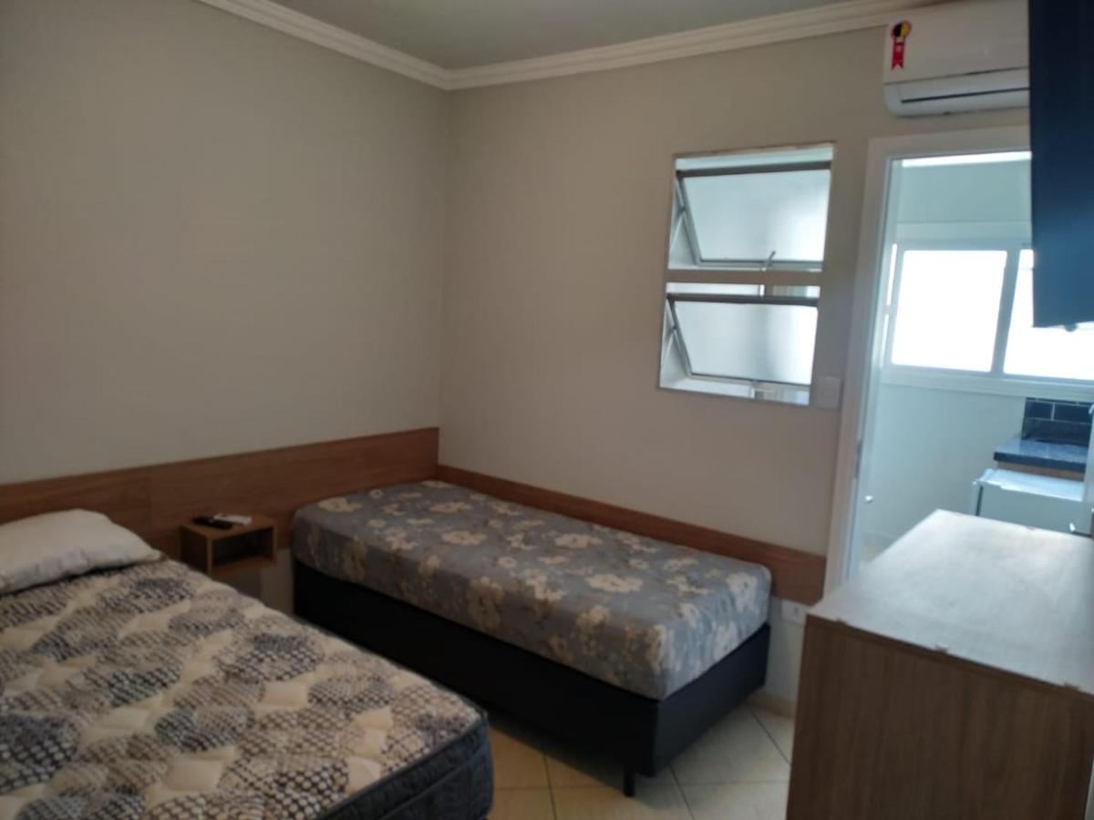 Kitnet Asturias 51B No Ed. Guariata, Proximo A Praia Das Asturias Em غوارويا المظهر الخارجي الصورة