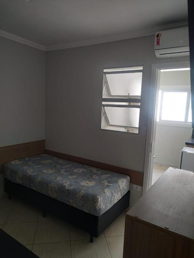 Kitnet Asturias 51B No Ed. Guariata, Proximo A Praia Das Asturias Em غوارويا المظهر الخارجي الصورة